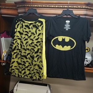 Batman Tshirt Sz Medium with Velcro 2 Layer Cape
